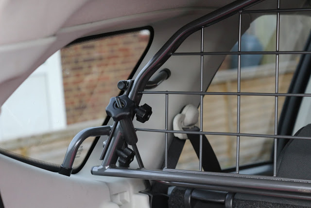 Car dog guard by Travall: A review of a dog guard and divider in a Qashqai +2