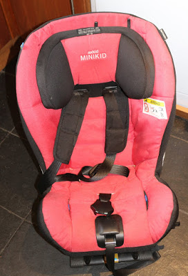 Step by step: Removing the covers from an Axkid Minikid car seat