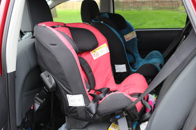 Step by step: Removing the covers from an Axkid Minikid car seat
