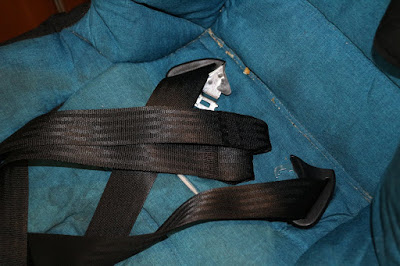 How to remove the covers from an Axkid Minikid carseat
