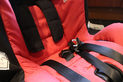 How to remove the covers from an Axkid Minikid carseat