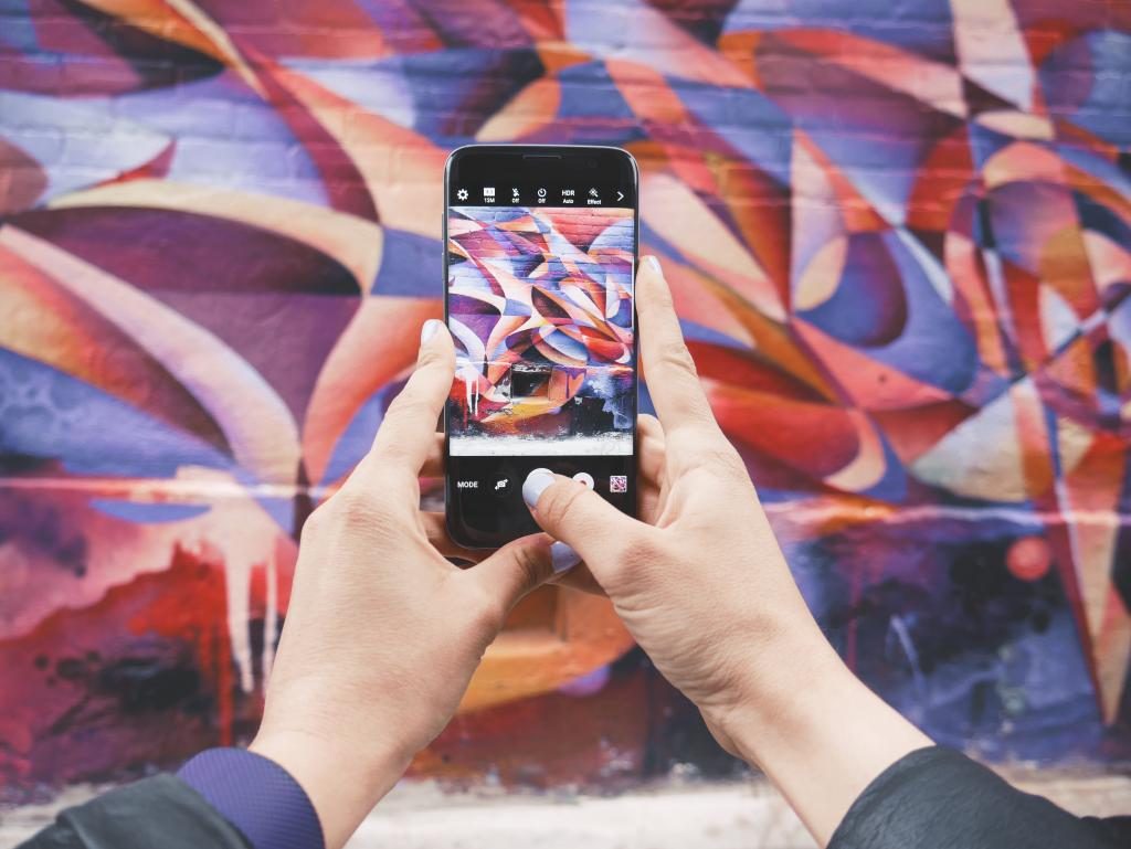 What is an instagram influencer and what is a blogger