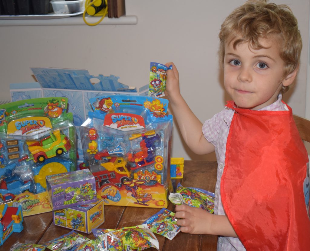 SuperZings series 5 play sets bank assault and fire strike