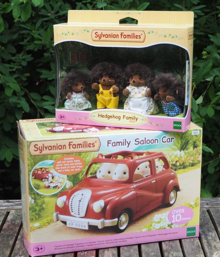 Sylvanian families: Hedgehog family and Family Saloon car
