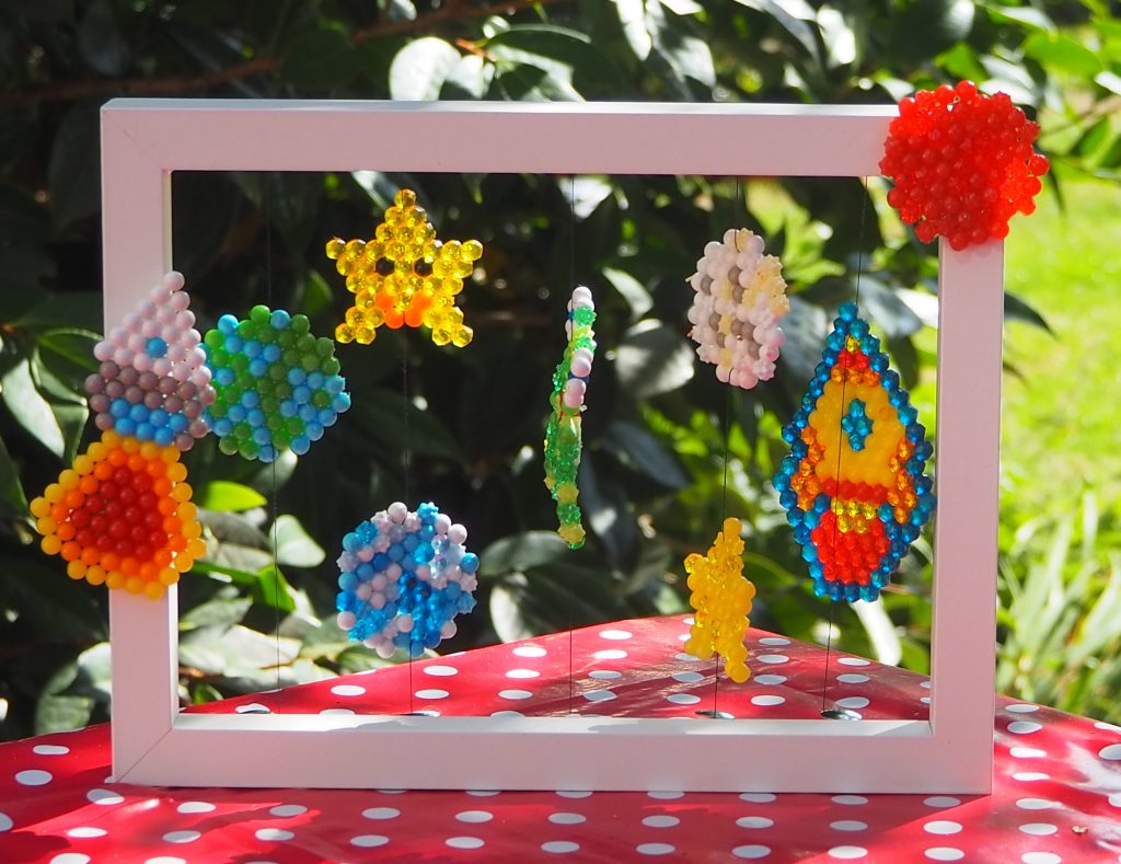 Crafting with Aquabeads: How to make a spinning space picture!