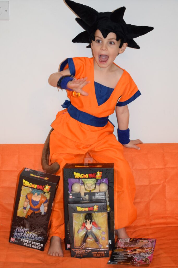 Super Saiyan moves with Dragon Ball toys
