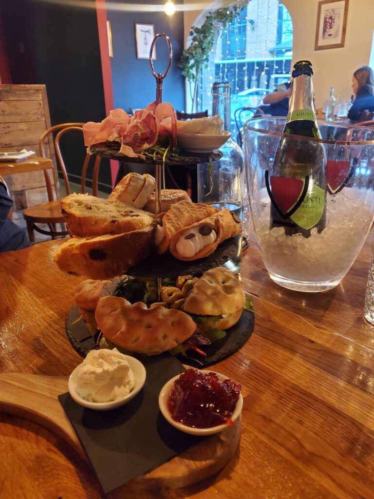 Afternoon tea at Veeno in Reading: Buyagift experience for couples