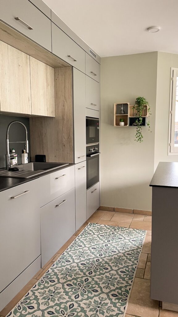 Designing a kitchen with natural stone Décor