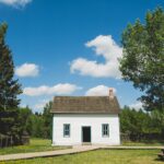How to Style a Summer House in 2023