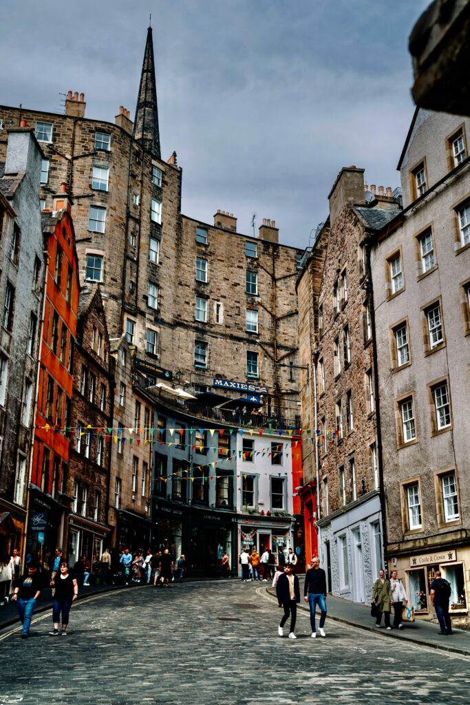 Hop-On, Hop-Off: The Ultimate Way to Discover Edinburgh’s Landmarks