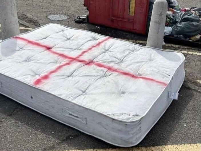 Stunning act of patriotism, here: A discarded mattress with a cross on it